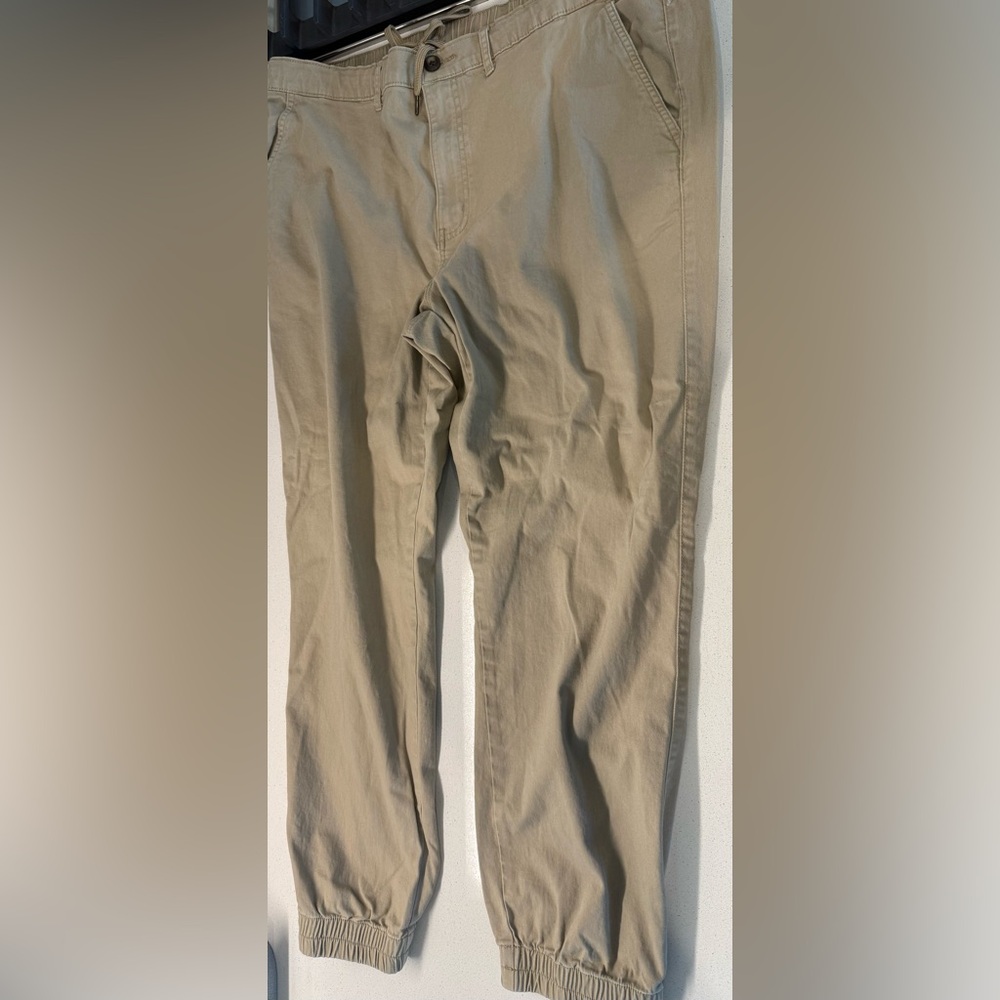 Men's Tan joggers with belt loop and elastic ankles
